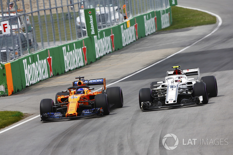 Fernando Alonso, McLaren MCL33, lotta con Charles Leclerc, Sauber C37