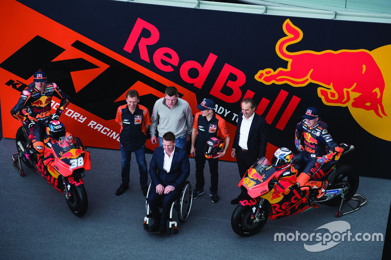 Bradley Smith, Red Bull KTM Factory Racing, Pol Espargaro, Red Bull KTM Factory Racing, Mika Kallio, Red Bull KTM Factory Racing, Pit Beirer, Capo del Motorsport KTM, Hubert Trunkenpolz, membri del consiglio KTM, Mike Leitner, Team manager Red Bull KTM Fac