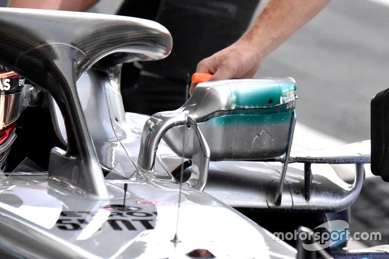 Lewis Hamilton, Mercedes AMG F1 W09 spiegel