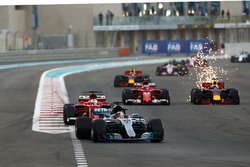 Lewis Hamilton, Mercedes AMG F1 W08 leads Sebastian Vettel, Ferrari SF70H, Daniel Ricciardo, Red Bul