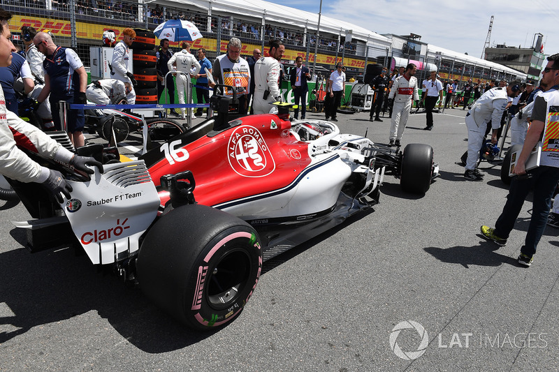Charles Leclerc, Sauber C37, in griglia