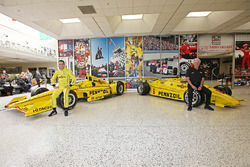 Helio Castroneves, Team Penske Chevrolet und Rick Mears