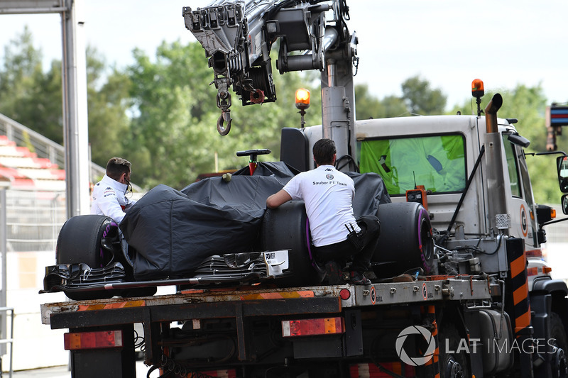 The car of Antonio Giovinazzi, Sauber C37 is recovered to the pits