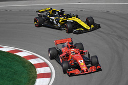 Sebastian Vettel, Ferrari SF71H, Nico Hulkenberg, Renault Sport F1 Team R.S. 18