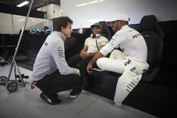 Керівник Mercedes AMG F1 Тото Вольфф, Нік і Льюіс Хемілтони, Mercedes AMG F1