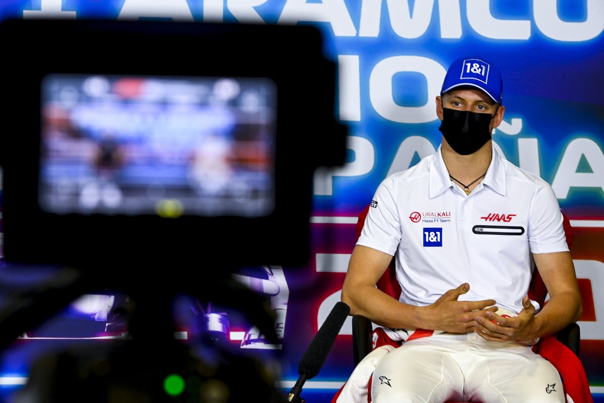 Mick Schumacher, Haas F1, dalam jumpa pers F1 GP Spanyol 2021.