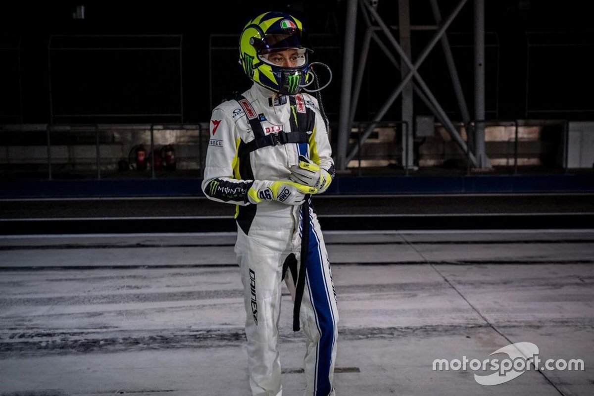 Pembalap MotoGP, Valentino Rossi, saat mengikuti latihan bebas Gulf 12 Hours bersama Tim Monster VR46 Kessel Racing, di Sirkuit Internasional Bahrain.