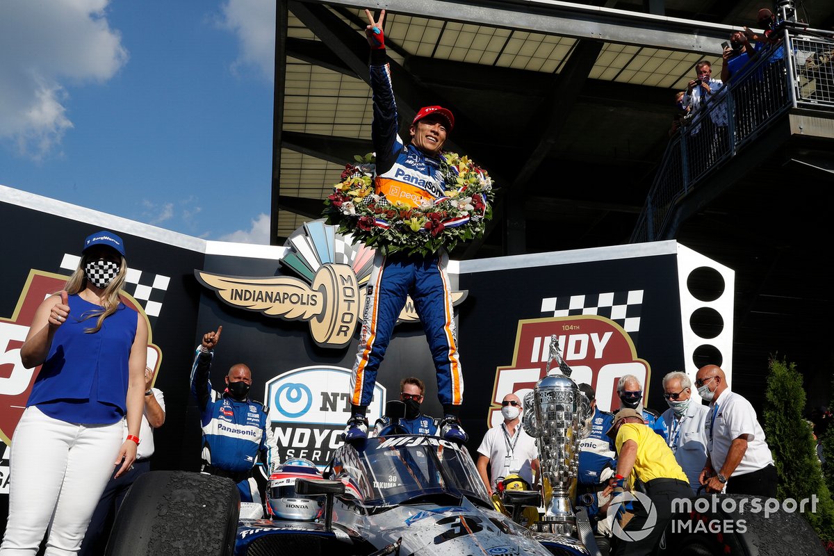 Winner Takuma Sato, Rahal Letterman Lanigan Racing Honda