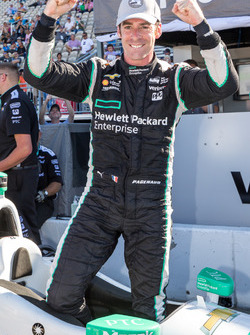 Polesitter Simon Pagenaud, Team Penske Chevrolet