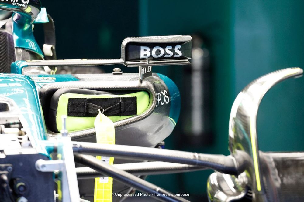 Aston Martin AMR23 detalle del sidepod y del espejo
