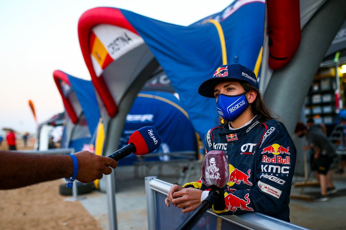 Pereli Tim Red Bull Off-Road, Cristina Gutierrez, saat menjalani wawancara dalam Reli Dakar 2021.