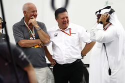 Zak Brown, Direttor Esecutivo, McLaren Technology Group, con lo Sceicco Mohammed bin Essa Al-Khalifa