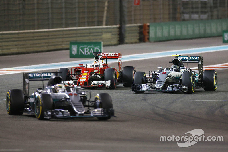 Льюїс Хемілтон, Mercedes AMG F1 W07 Hybrid випереджає Ніко Росберга, Mercedes AMG F1 W07 Hybrid, Себ