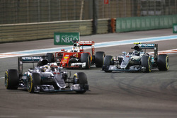 Lewis Hamilton, Mercedes AMG F1 W07 Hybrid leads Nico Rosberg, Mercedes AMG F1 W07 Hybrid, Sebastian Vettel, Ferrari SF16-H