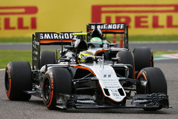 Sergio Perez, Sahara Force India F1 VJM09 precede il compagno di squadra Nico Hulkenberg, Sahara For