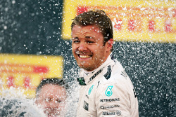 Podium: winner Nico Rosberg, Mercedes AMG F1 Team celebrates with champagne