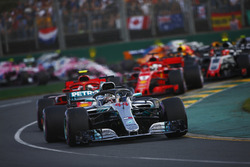 Lewis Hamilton, Mercedes AMG F1 W09, Kimi Raikkonen, Ferrari SF71H, Sebastian Vettel, Ferrari SF71H, startta