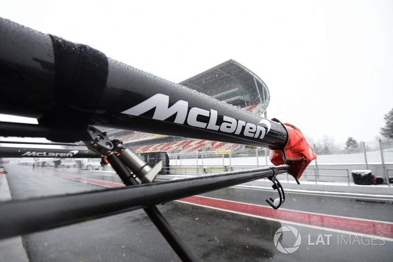 Пит-бокс McLaren