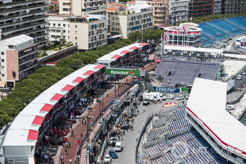 Vue de la piste et des stands