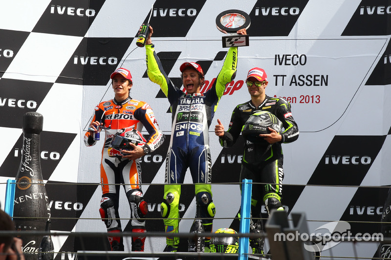 Podium: tweede plaats Marc Marquez; Winnaar Valentino Rossi; derde plaats Cal Crutchlow