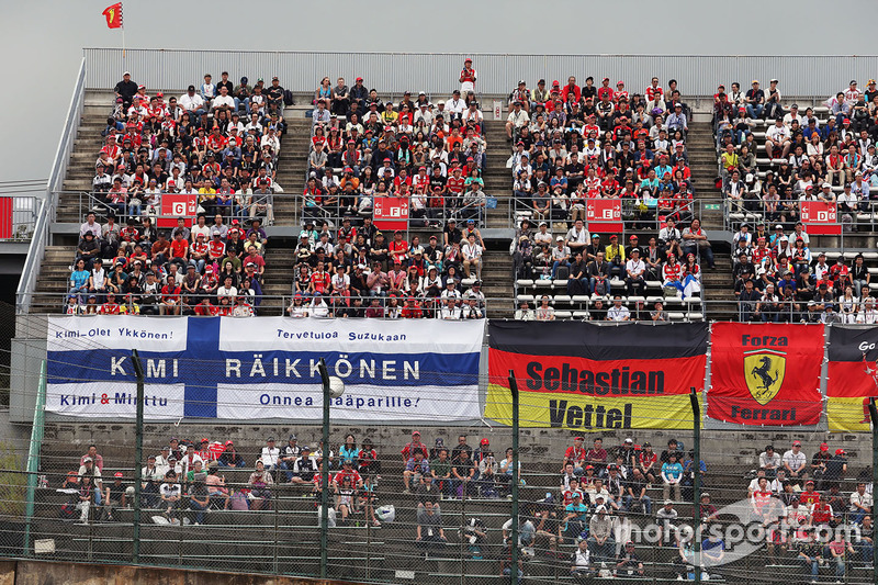 Tifosi in tribuna