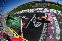 Start: Kevin Harvick, Stewart-Haas Racing Chevrolet leads
