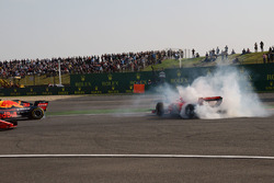 Max Verstappen, Red Bull Racing RB14 and Sebastian Vettel, Ferrari SF71H clash