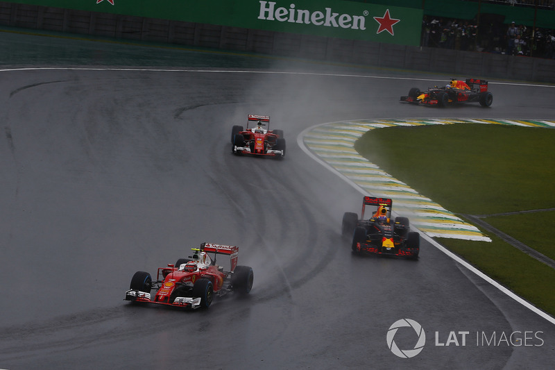 Kimi Raikkonen, Ferrari SF16-H, Max Verstappen, Red Bull Racing RB12, Sebastian Vettel, Ferrari SF16-H y Daniel Ricciardo, Red Bull Racing RB12