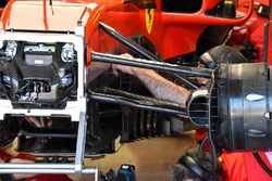 Cambio del bargeboard e del fondo sulla Ferrari SF71H di Kimi Raikkonen