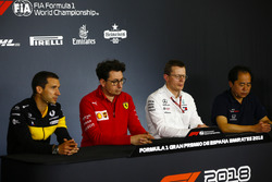 Технический директор Renault Sport F1 по силовой установке Реми Таффен, технический директор Ferrari Маттиа Бинотто, Энди Коуэлл, Mercedes AMG F1, и технический директор Honda Тойохару Танабе