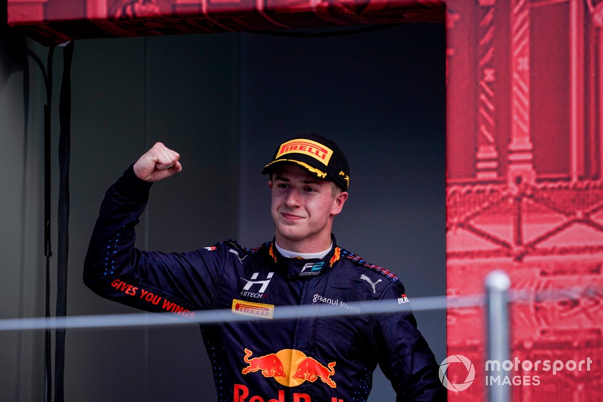 Juri Vips, Hitech Grand Prix, 2nd position, arrives on the podium