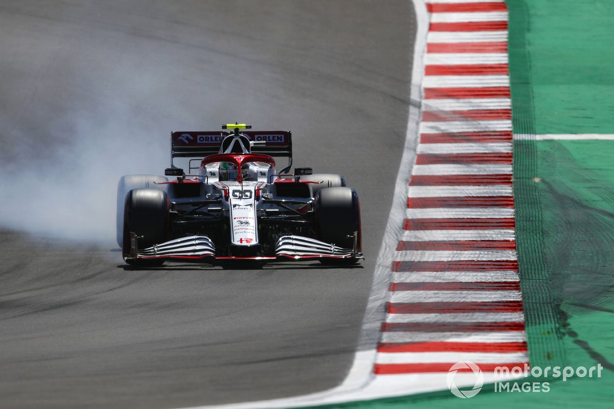 Antonio Giovinazzi, Alfa Romeo Racing C41, locks up
