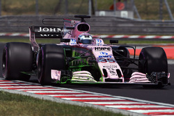 Lucas Auer, Force India VJM10, mit Flow-Viz-Farbe auf dem Frontflügel