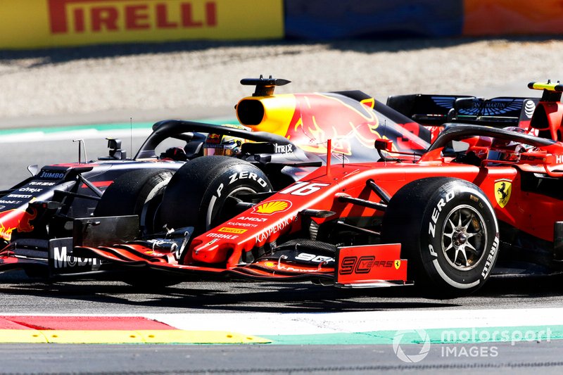 Max Verstappen, Red Bull Racing RB15, au contact avec Charles Leclerc, Ferrari SF90