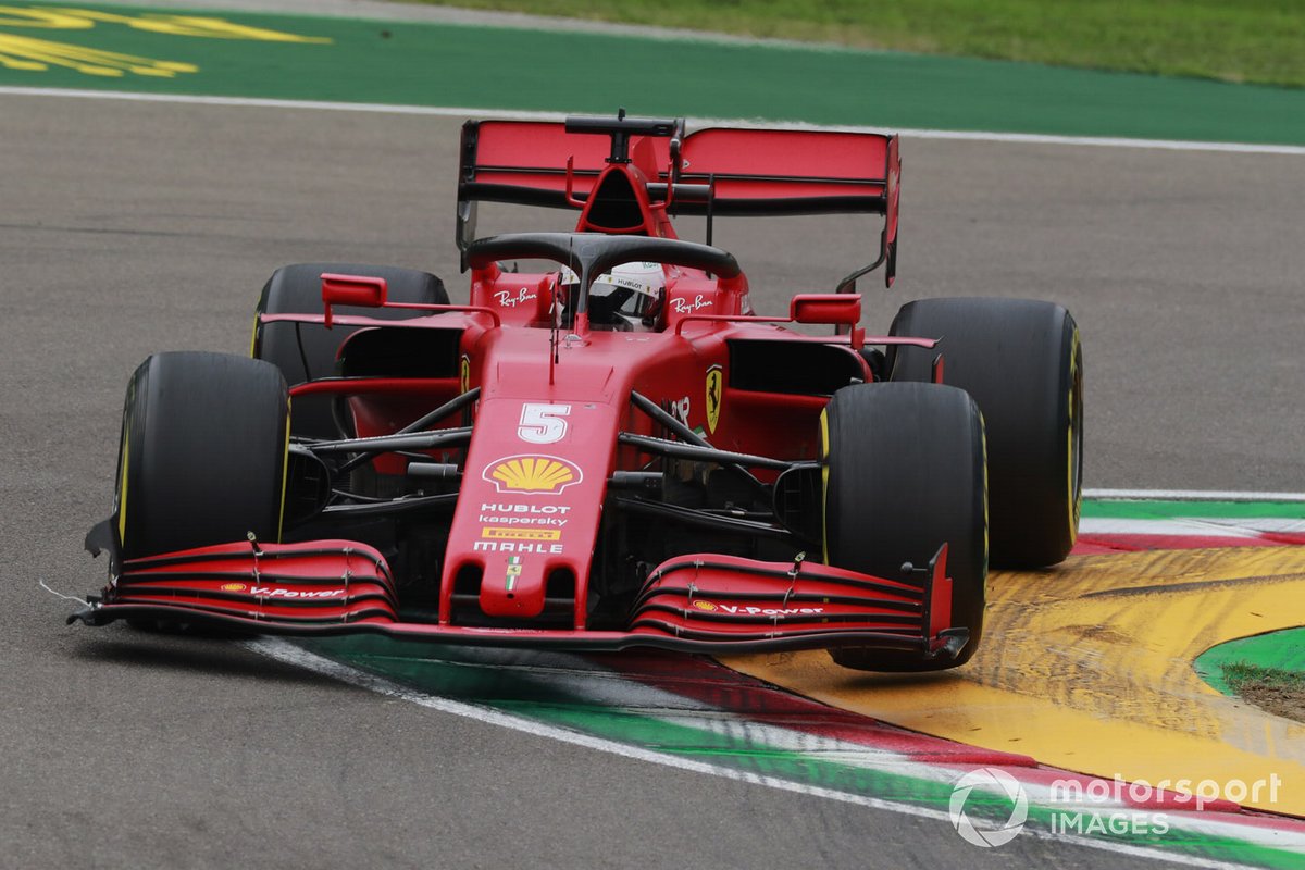 Себастьян Феттель за рулем Ferrari SF1000