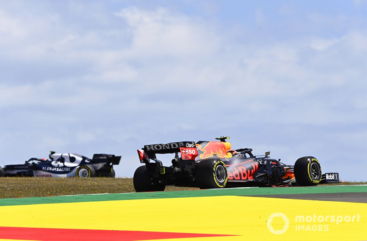 Pierre Gasly, AlphaTauri AT02, Sergio Perez, Red Bull Racing RB16B