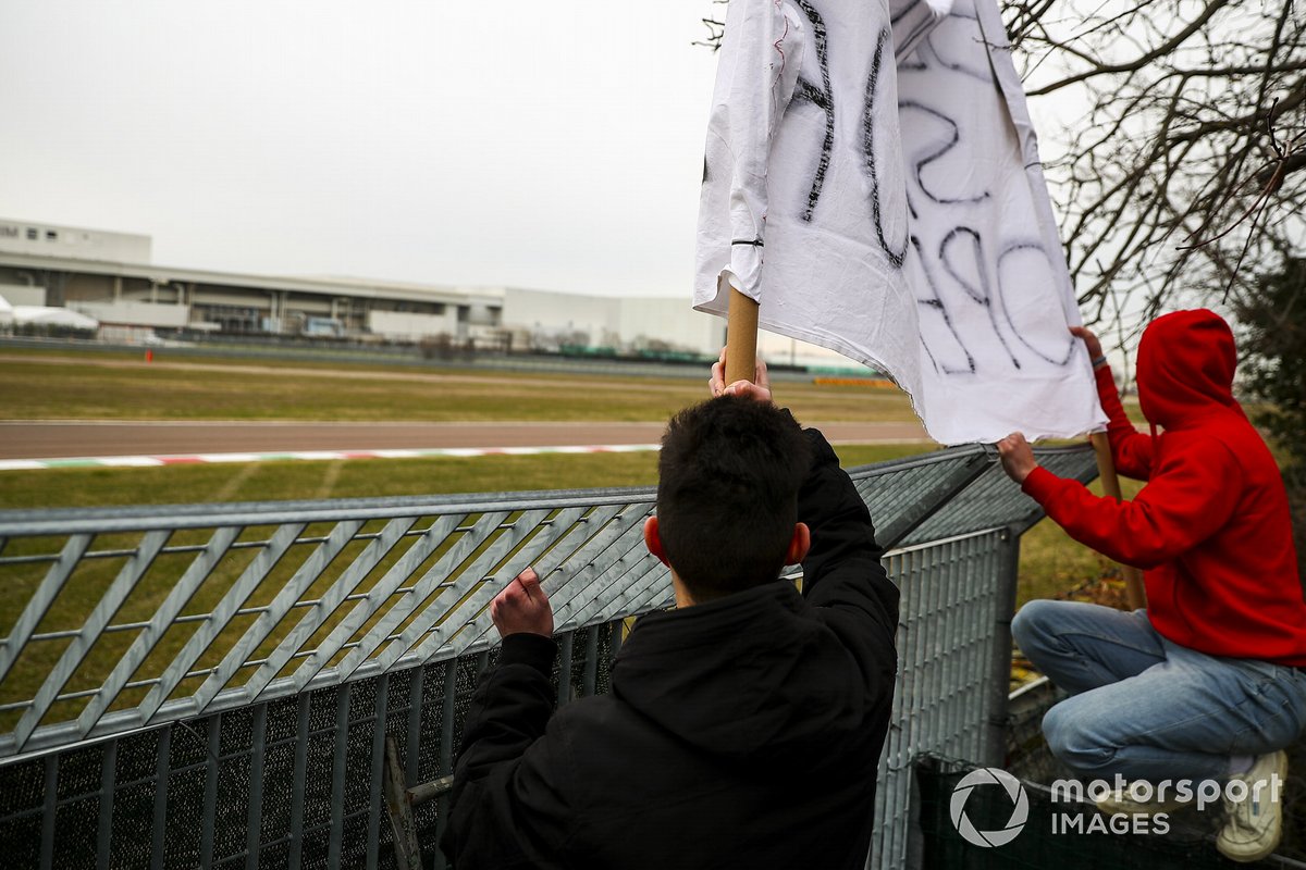 Tifosi bahkan sampai hadir ke sesi latihan pribadi Ferrari yang digelar di Fiorano