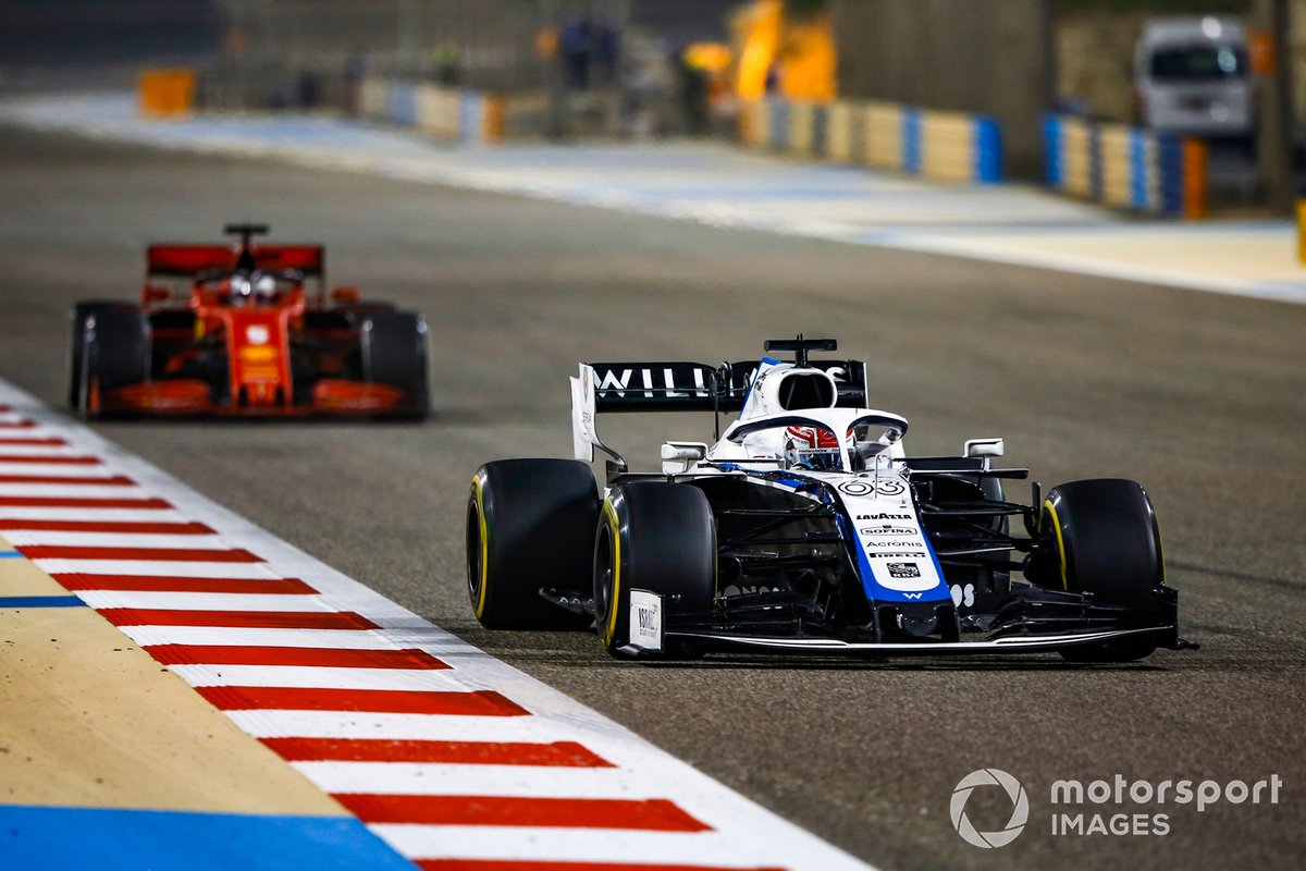 Себастьян Феттель, Ferrari SF1000, в погоне за Джорджем Расселлом, Williams FW43