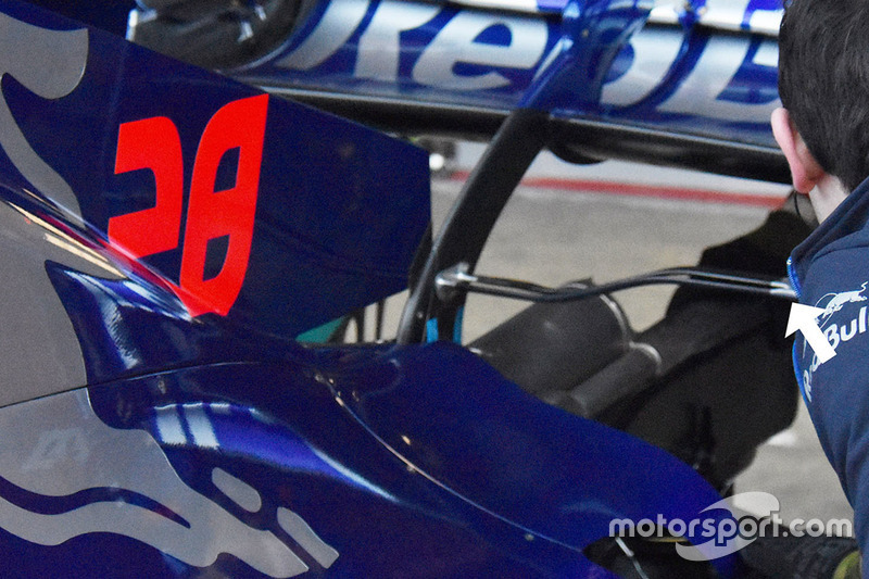 Toro Rosso STR13: T-Flügel