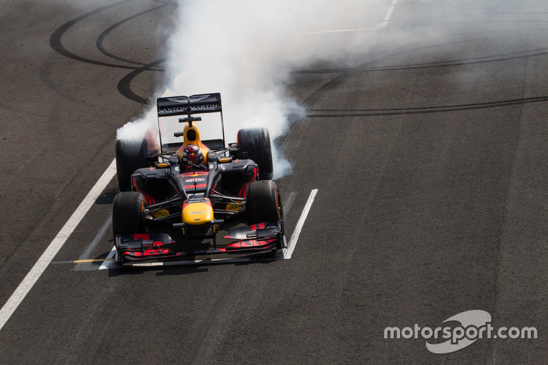 Max Verstappen con RB8 durante Jumbo Race Days