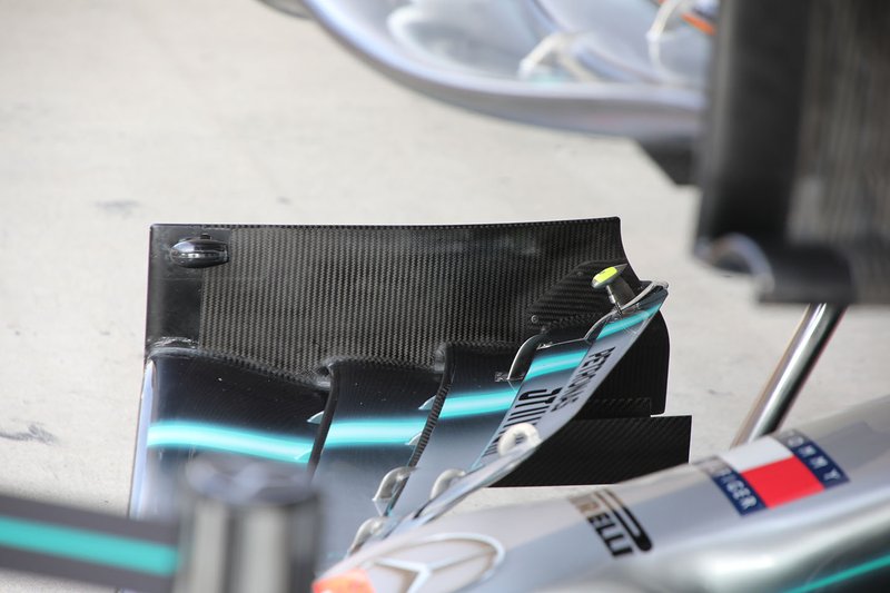 Mercedes AMG F1 W10, dettaglio della nuova ala anteriore modificata