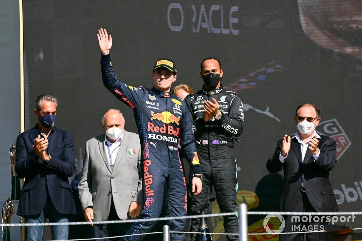 Podio: Max Verstappen, Red Bull Racing, 1ª posición