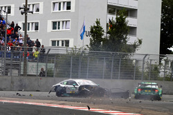 Unfall: Gary Paffett, Mercedes-AMG Team HWA, Mercedes-AMG C63 DTM, Mike Rockenfeller, Audi Sport Team Phoenix, Audi RS 5 DTM
