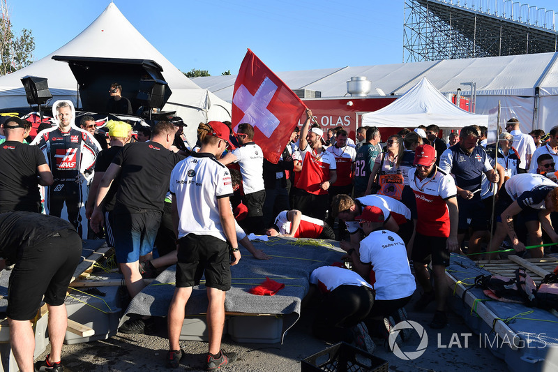 Sauber у перегонах на плотах
