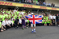 2017 World Champion Lewis Hamilton, Mercedes AMG F1 celebrates with his team