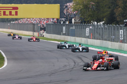 Sebastian Vettel, Ferrari SF70H, Max Verstappen, Red Bull Racing RB13, Lewis Hamilton, Mercedes AMG