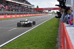 Race winner Lewis Hamilton, Mercedes-AMG F1 W09 crosses the line