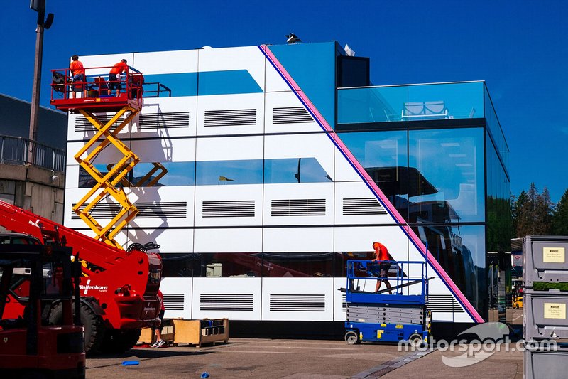 Моторхоум команды Racing Point