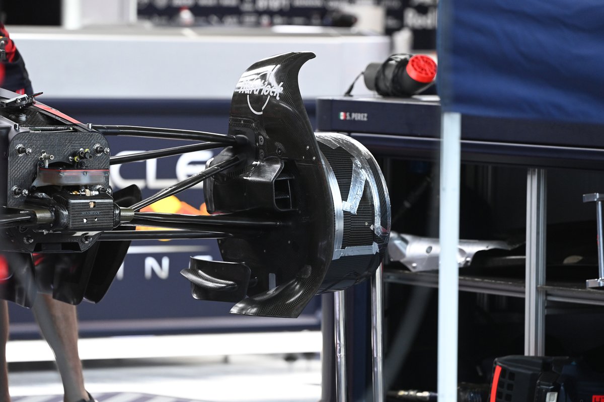 Freno delantero Red Bull Racing R18