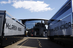 McLaren Honda, Trucks und Motorhome